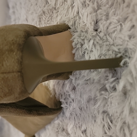 Nine West Knee High Boot 4" Heel. - Picture 3 of 3